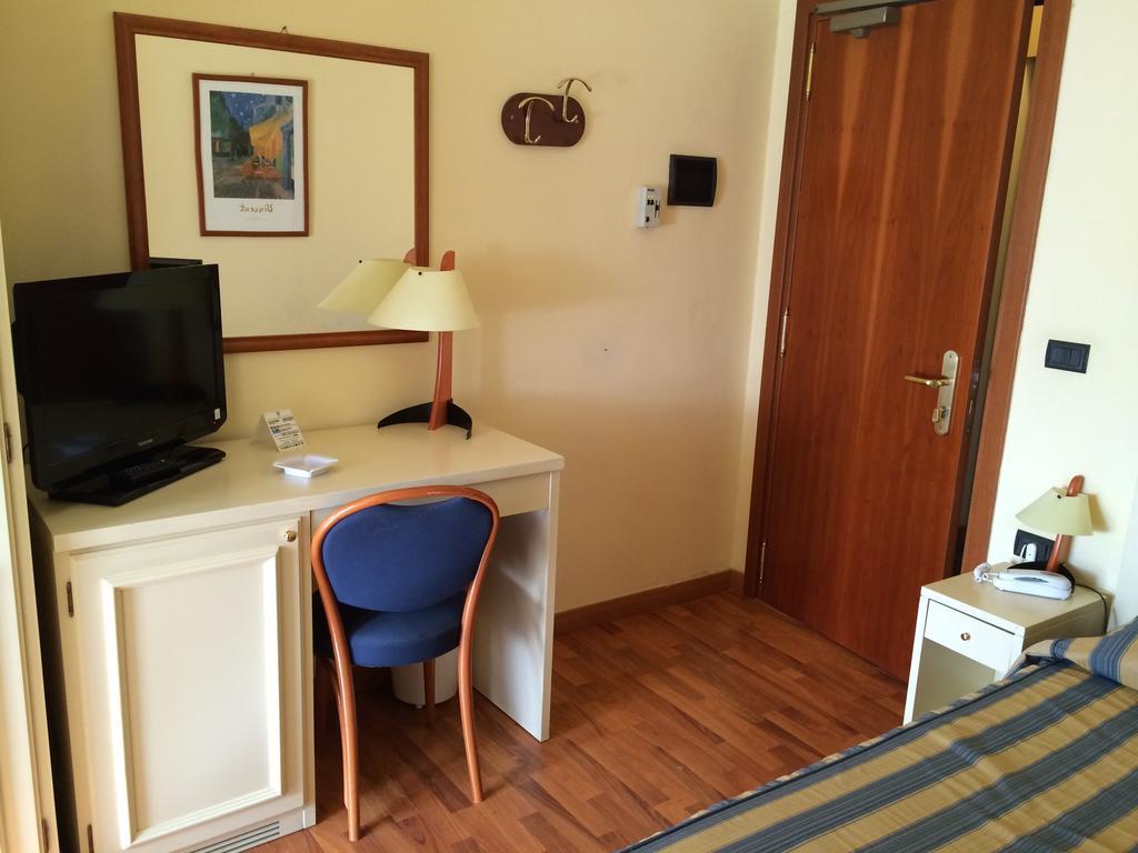 Hotel Brennero E Varsavia Montecatini Terme Zimmer foto